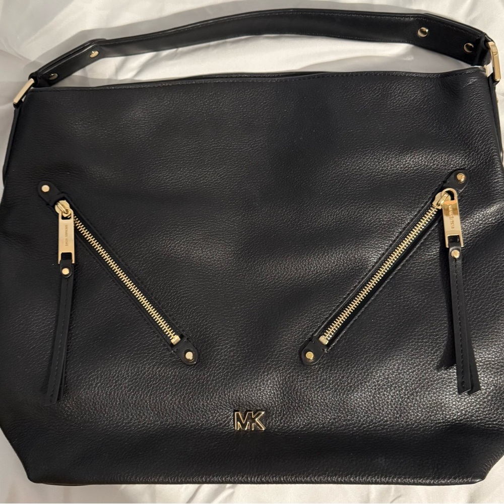 MK Evie Large Hobo Bag Pebbled Leather Black excellent condition